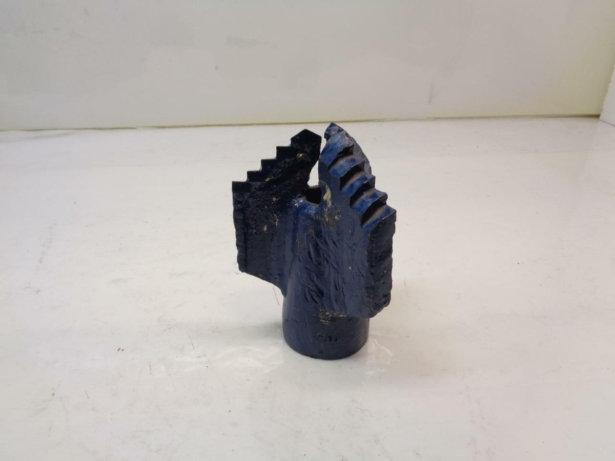 NEW UNBRANDED STEP DRAG BIT FOR COAL MINING BLUE 6" DIAMETER FEMALE THREAD H2