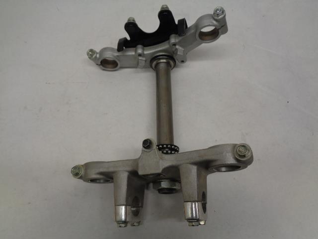 NEW OEM HONDA TRIPLE TREE FORK CLAMP AND STEERING STEM K8JA 166 1 R16