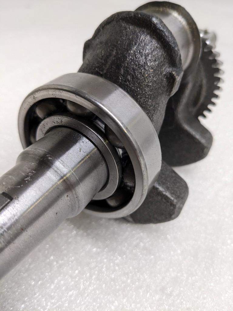 BRIGGS AND STRATTON 593662 CRANKSHAFT FOR 19J137-0001-F1 SMALL ENGINE NEW R32