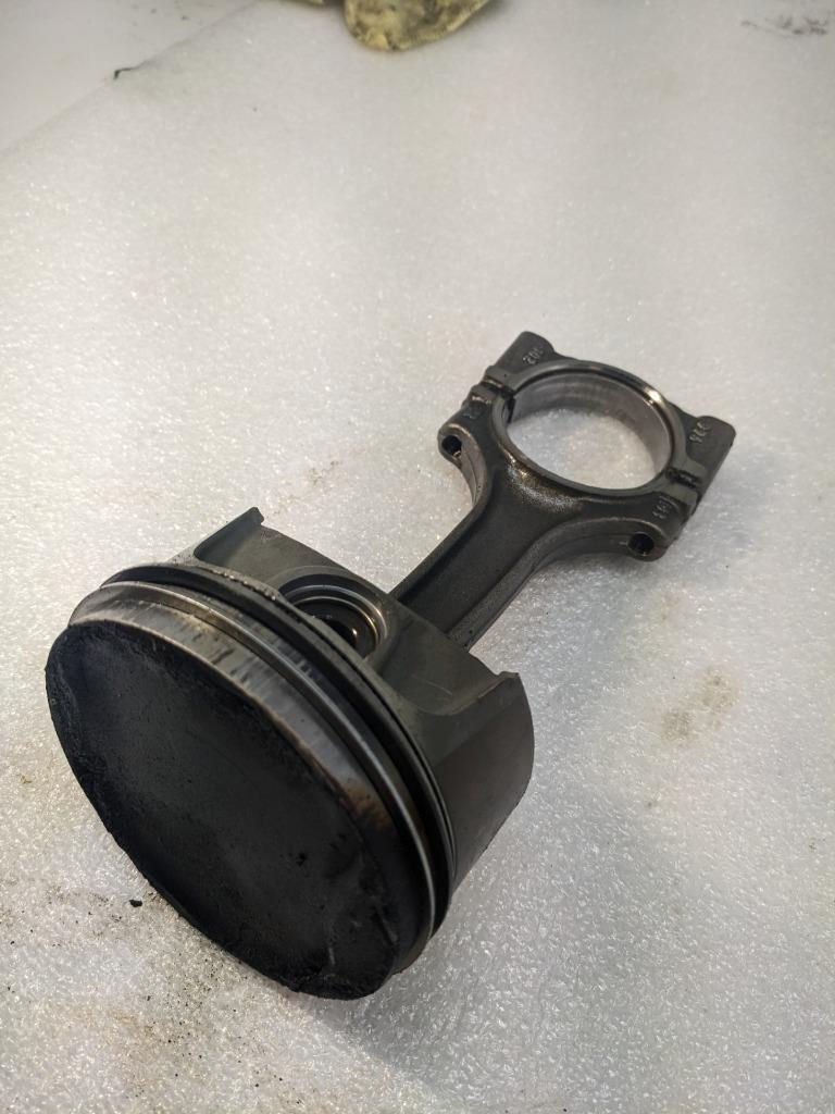 PORSCHE 986 BOXSTER 2.7L PISTON W/CONNECTING ROD #4 9961031028R USED 996GL2T1