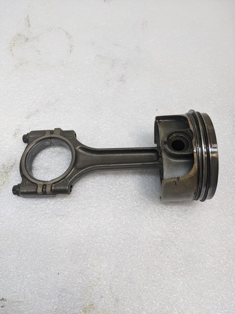 PORSCHE 911/996  CONNECTING PISTON ROD #2 9961031026R USED 996BGL2T2