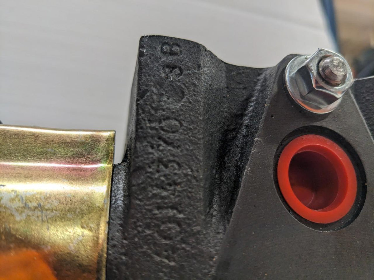 NEW UNIDENTIFIED UNBRANDED HYDRAULIC VALVE BSRG5