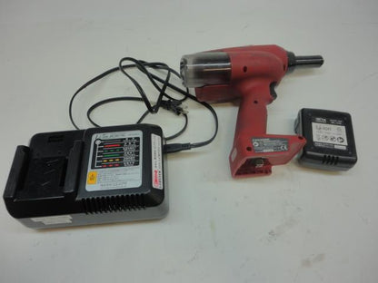 USED LOBSTER CORDLESS RIVETER HEAVY DUTY 1/4" CAPACITY 14.4V BATTERY R1B2 R27