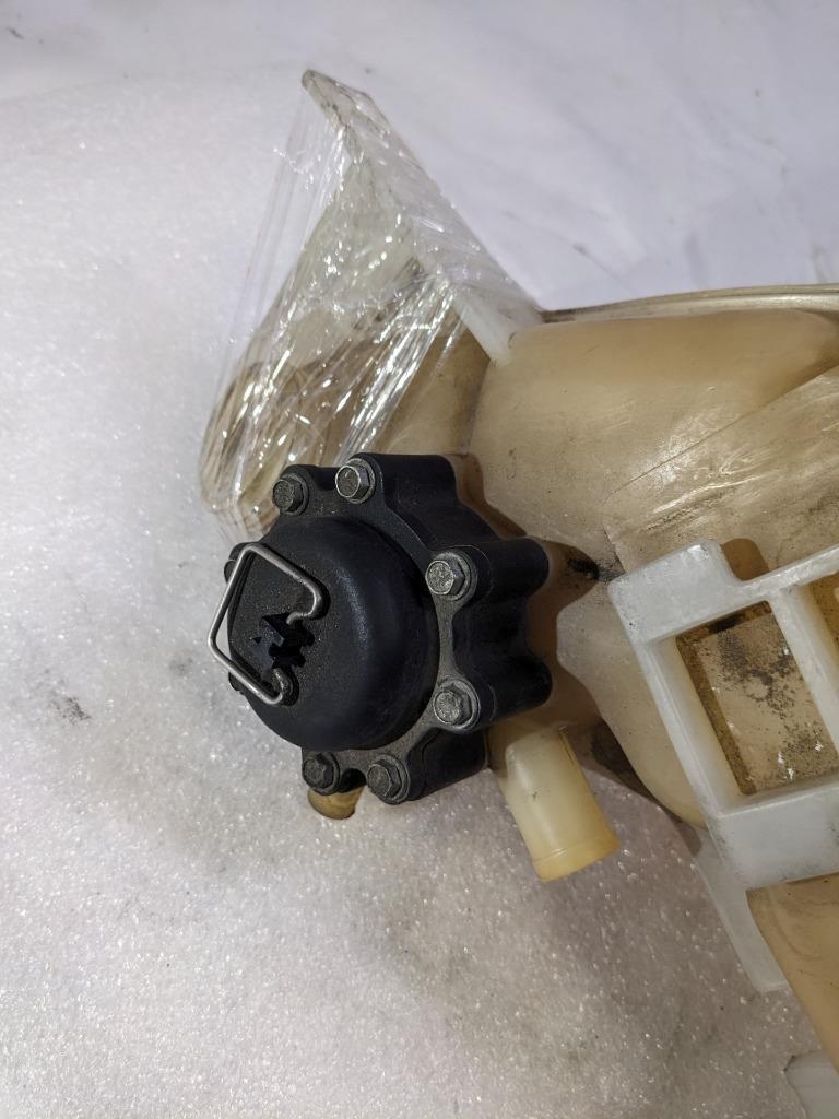 PORSCHE 996 COOLANT RESERVOIR 1999-2000 PORSCHE 99610604756 USED 996BGL