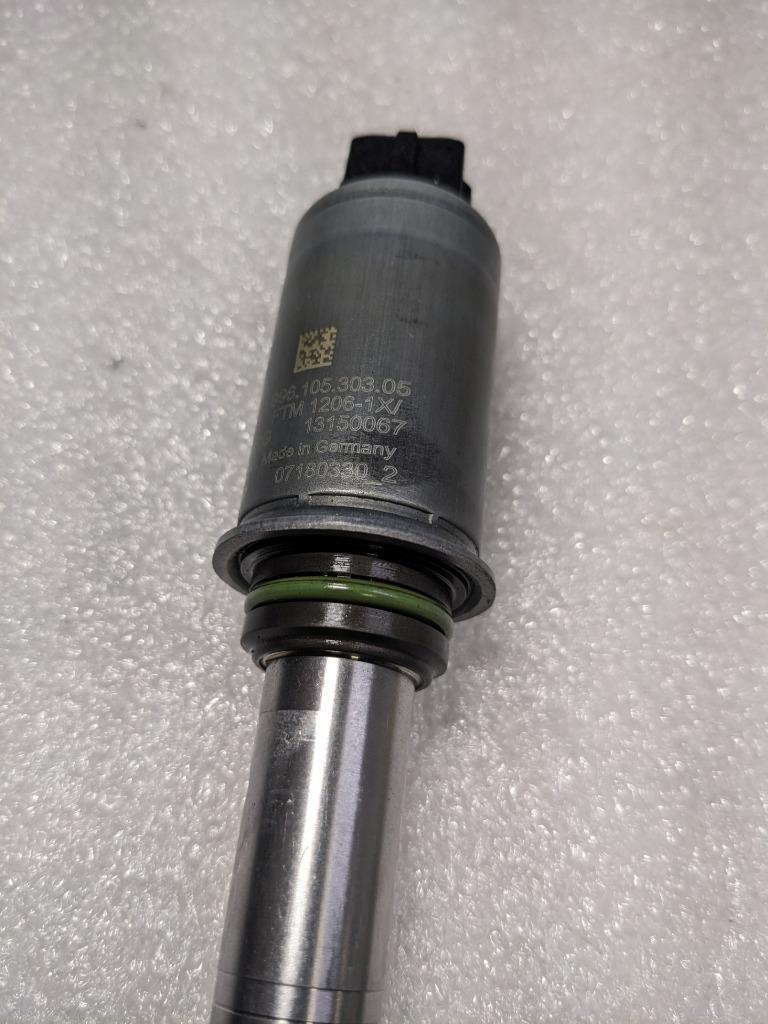 PORSCHE BOXSTER CAYMAN/911 CAMSHAFT ADJUSTER SOLENOID 99610530305 USED 996B.GLT3