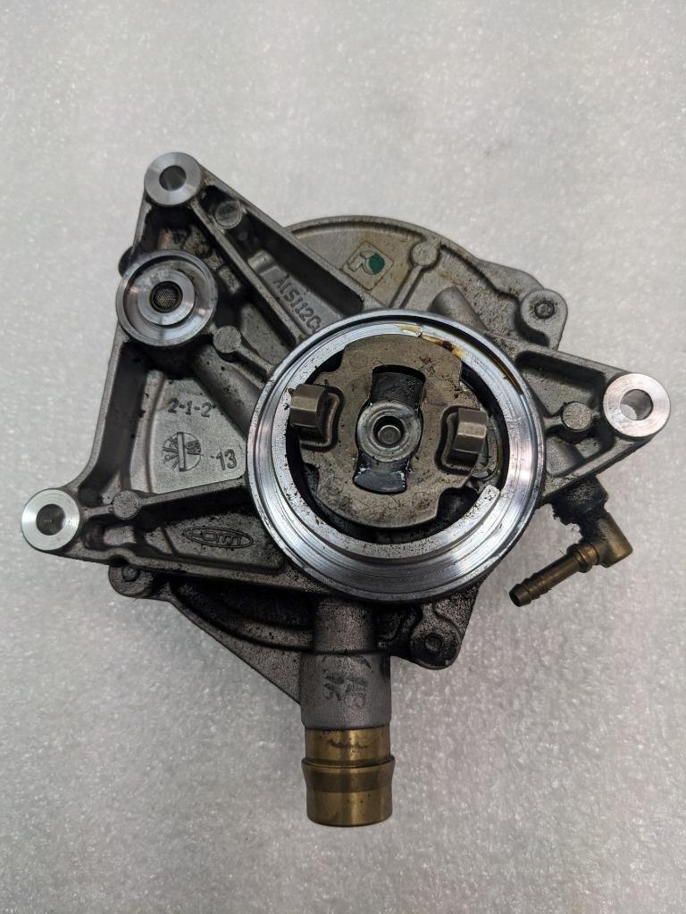 2016-18 PIERBURG PORSCHE MACAN ENGINE VACUUM PUMP 94610053000 USED R25