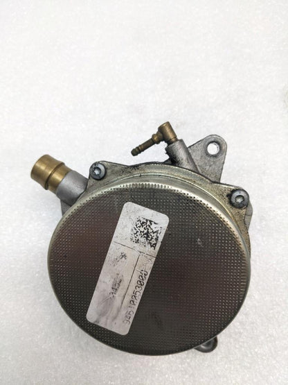 2016-18 PIERBURG PORSCHE MACAN ENGINE VACUUM PUMP 94610053000 USED R25