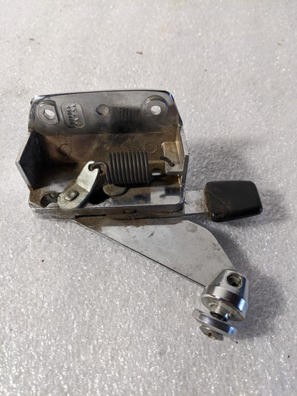VOLVO 680428 RIGHT REAR WINDOW HANDLE HINGE CHROME FOR 75-93 VOLVO 140 NEW R24T4