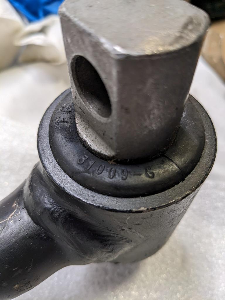 TORQUE ROD 810091-G 27 IN USED R29
