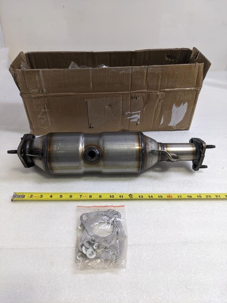 CATALYTIC CONVERTER KIT BELIEVED FOR FRONT 2003-2007 HONDA ACCORD 2.4L NEW R19