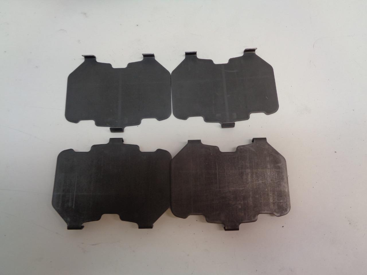 NEW TOYOTA 01-05 RAV4 FRONT BRAKE PAD KIT 04465-AZ011-TM R5