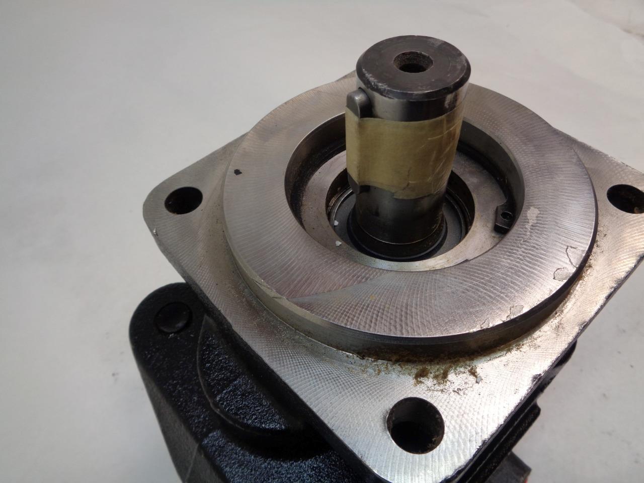 PARKER HYDRAULIC GEAR PUMP 3229210133 - 3225030002 NEW J2