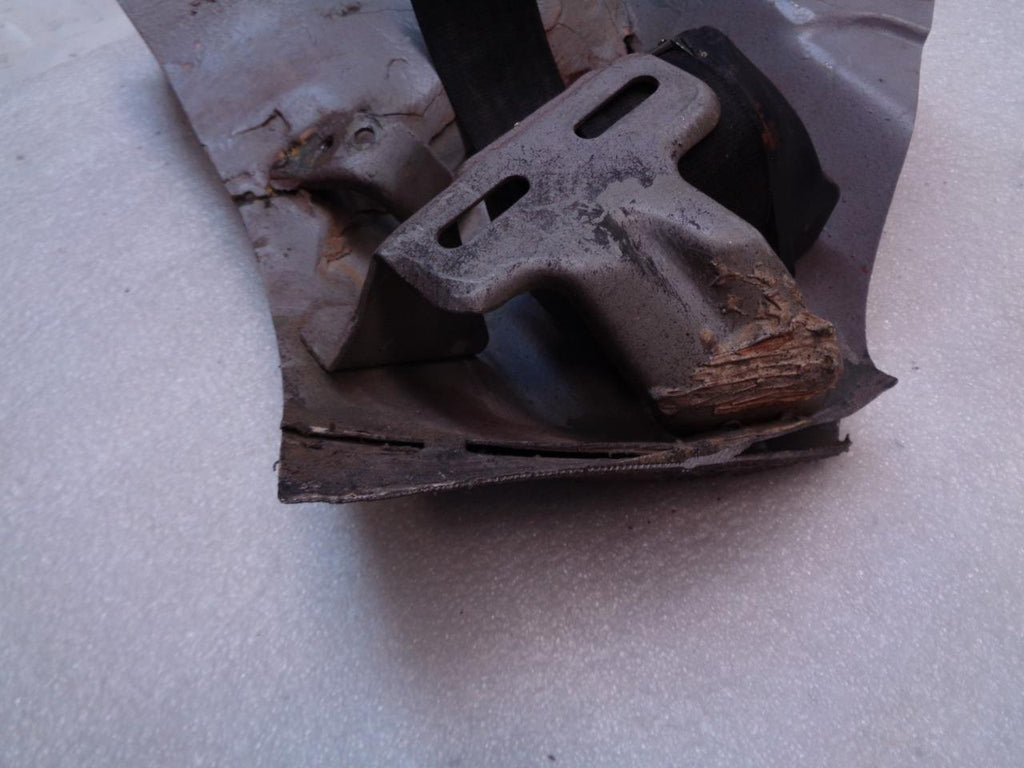 PAIR PORSCHE 911 LATE AIR COOLED CONVERTIBLE TOP MOUNTING ASSEMBLY PIECES R33