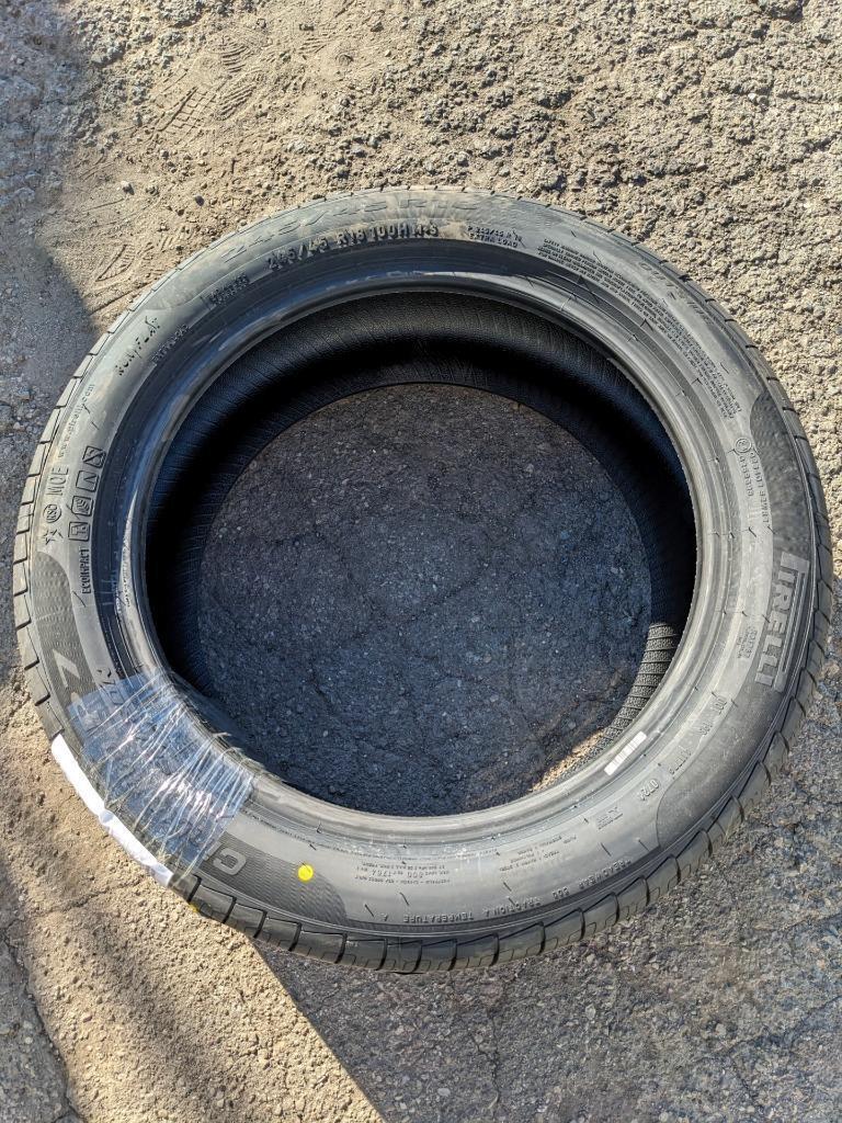 2 PIRELLI CINTURATO P7 (*) BMW MERCEDES RSC  P 245 45 18 100H XL TIRES 2477900