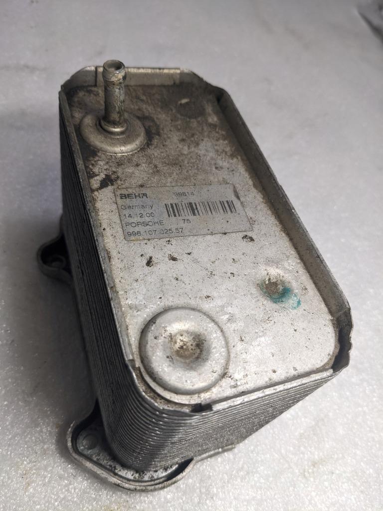 PORSCHE 911 OIL COOLER/RESERVIOR 99610702557 USED 996B.G.L.