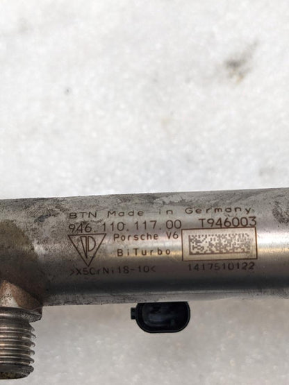 2014-18 PORSCHE MACAN PANAMERA RIGHT FUEL RAIL W/INJECTORS 94611011700 USED R23