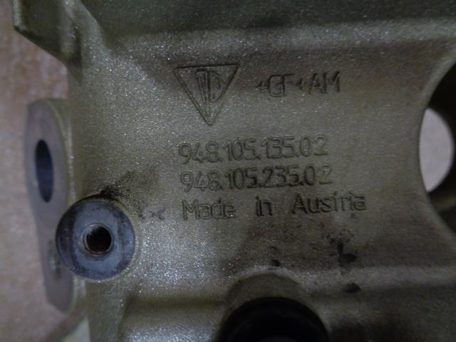 OEM USED PORSCHE RIGHT ENGINE VALVE COVER 948 105 135 02 CAYENNE 2008-2009 R31T1