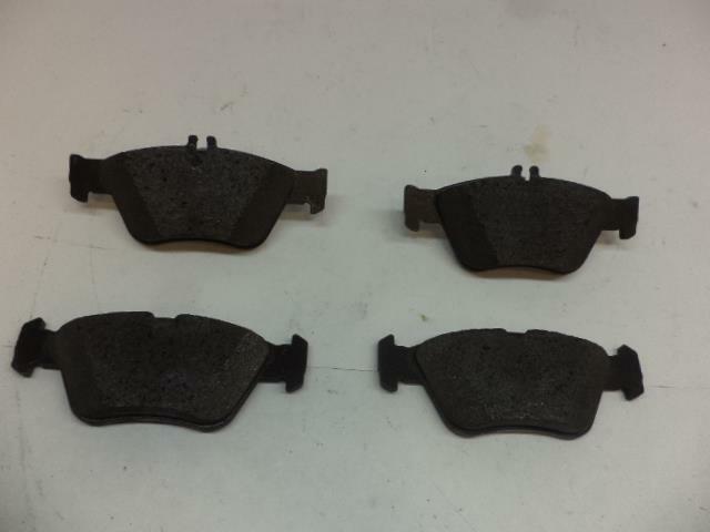 BRAND NEW MERCEDES BENZ 1996 SLK CLASS FRONT BRAKE PADS A 004 420 02 20 67 R5TA
