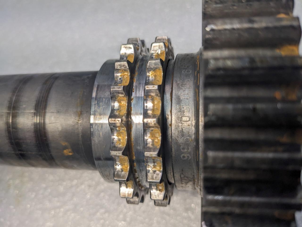 PORSCHE 911 996 INTERMEDIATE CAMSHAFT 99610501565 GENUINE USED 996GL2T1