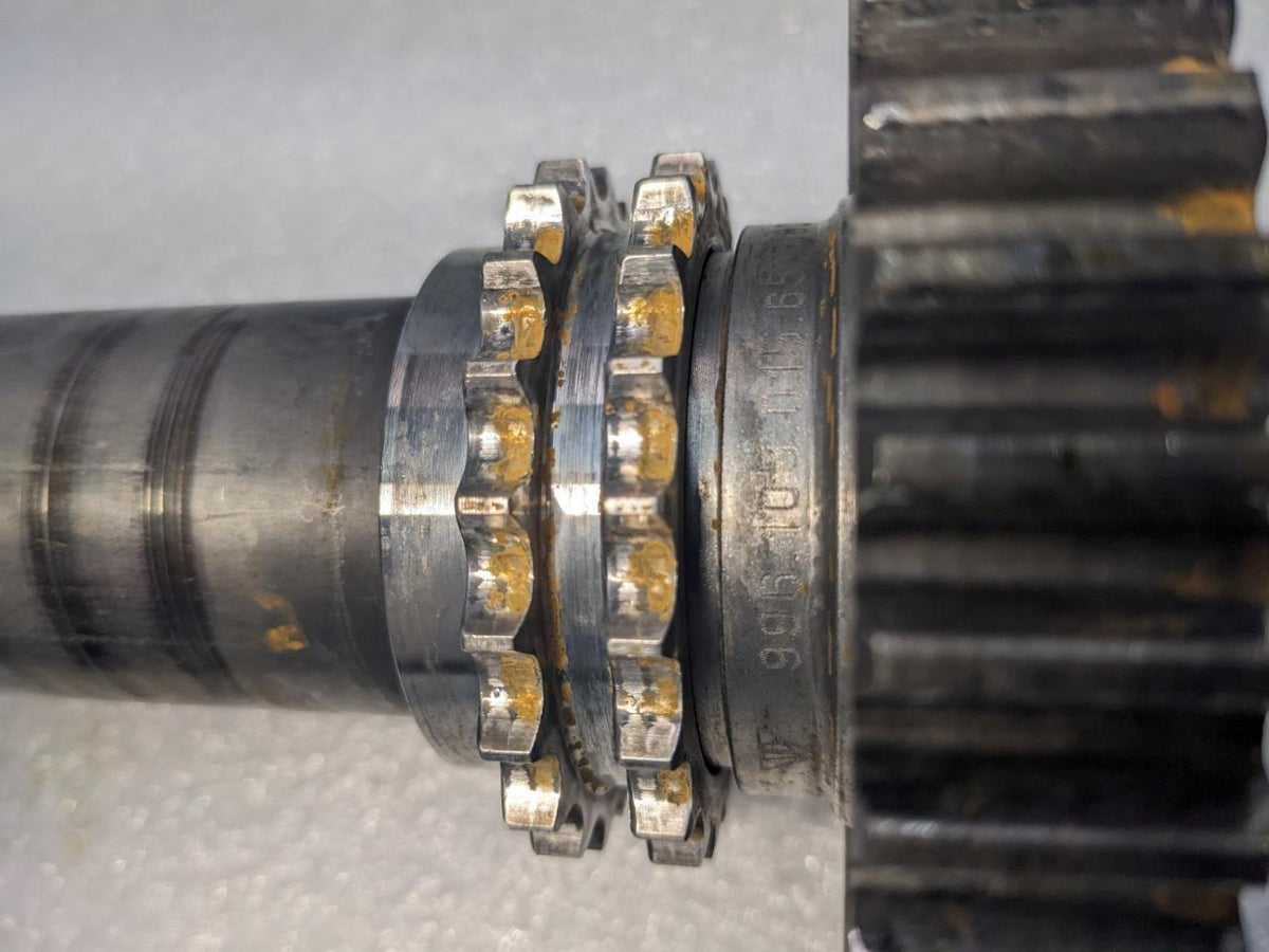 PORSCHE 911 996 INTERMEDIATE CAMSHAFT 99610501565 GENUINE USED 996GL2T1
