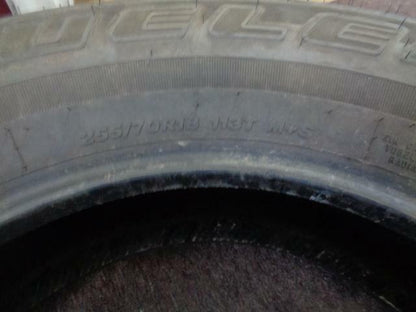 1 USED TIRE BRIDGESTONE DUELER AT 255 70 18 113T 865