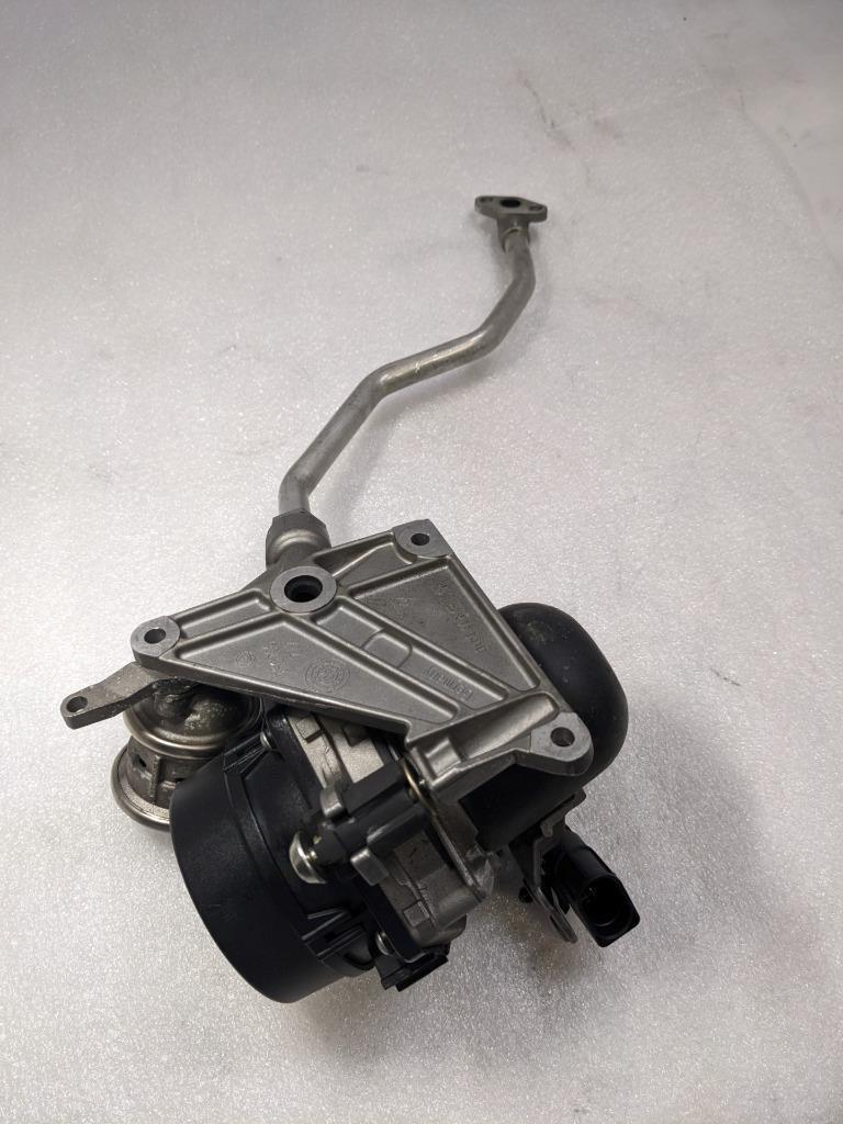 PORSCHE BOXSTER CAYMAN ENGINE AIR INJECTION PUMP/BRACKET 9971131371R USED 996B.G