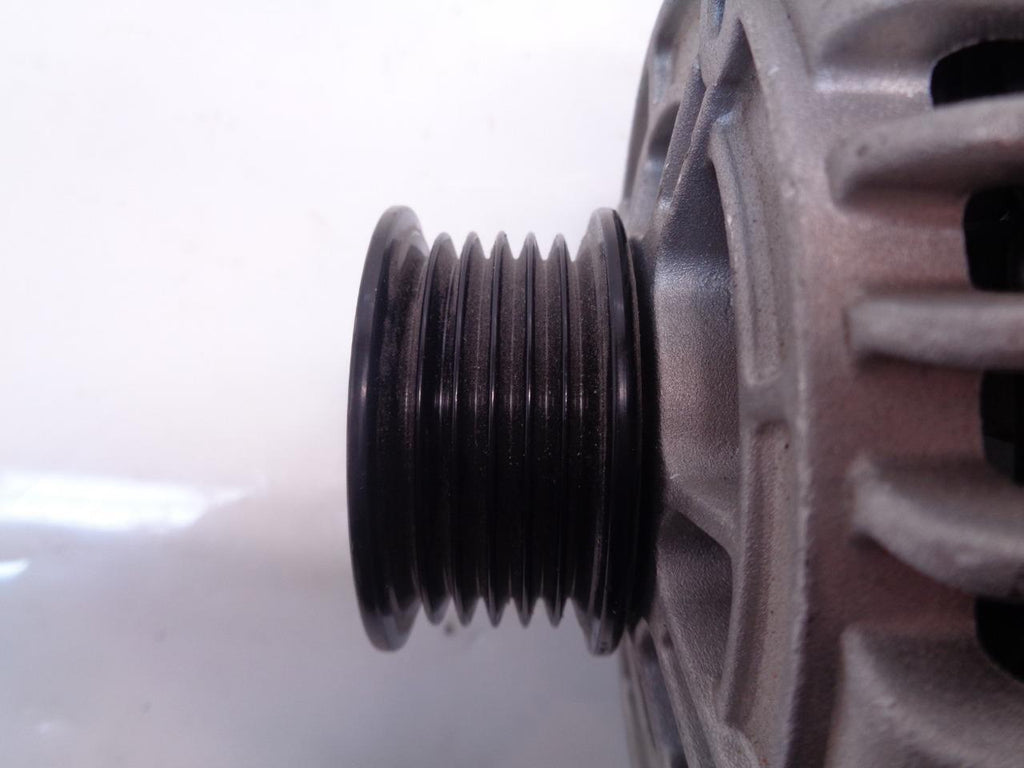 NEW ALTERNATOR WITH PULLEY 12V 7E29 R14B1
