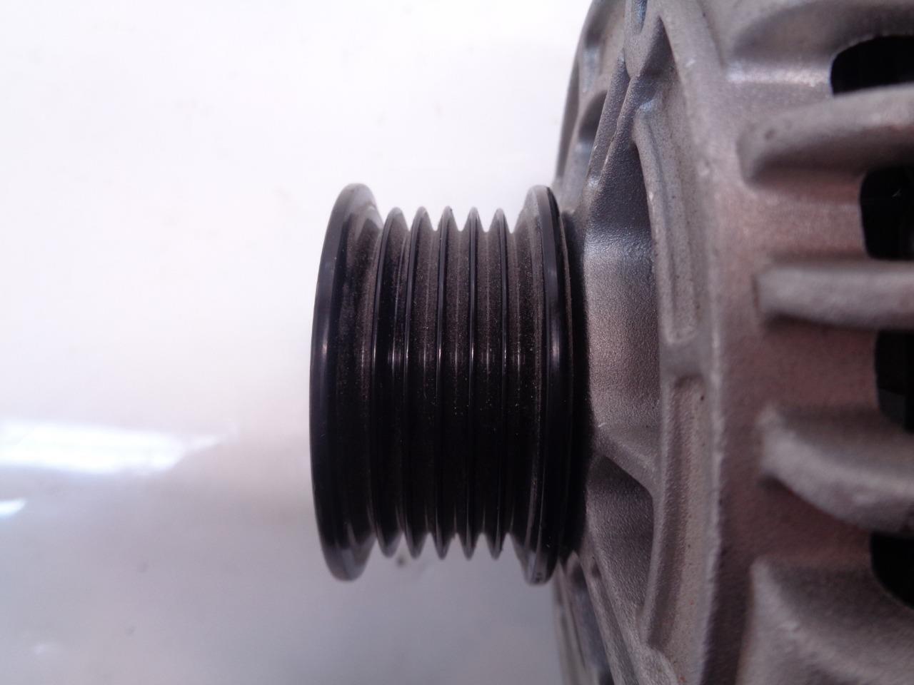 NEW ALTERNATOR WITH PULLEY 12V 7E29 R14B1