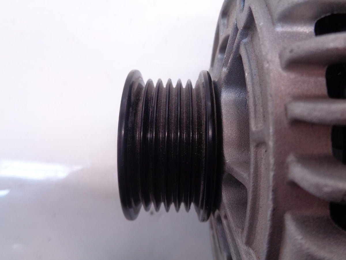 NEW ALTERNATOR WITH PULLEY 12V 7E29 R14B1