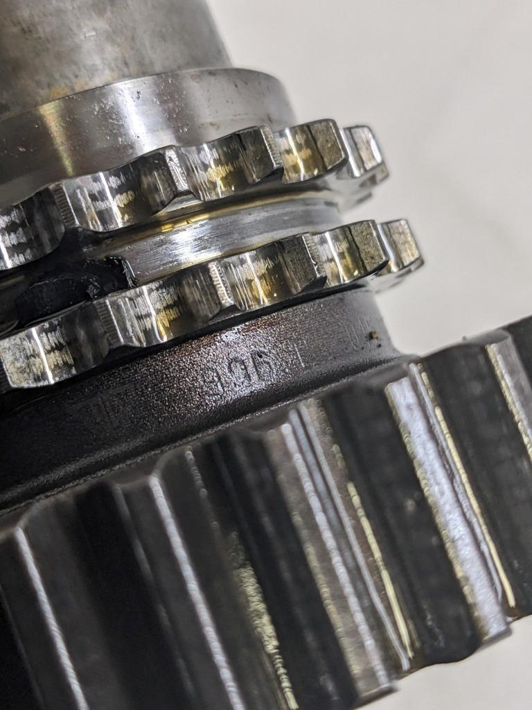 PORSCHE 911 (996) INTERMEDIATE CAMSHAFT 996 105 015 65 USED 996BGL2T2