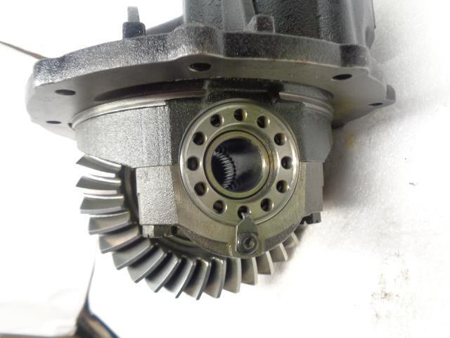 FORD 9 INCH DIFFERENTIAL 3.70 RATIO WITH CURRIE 94026 AND STRANGE U1603 YOKE R10