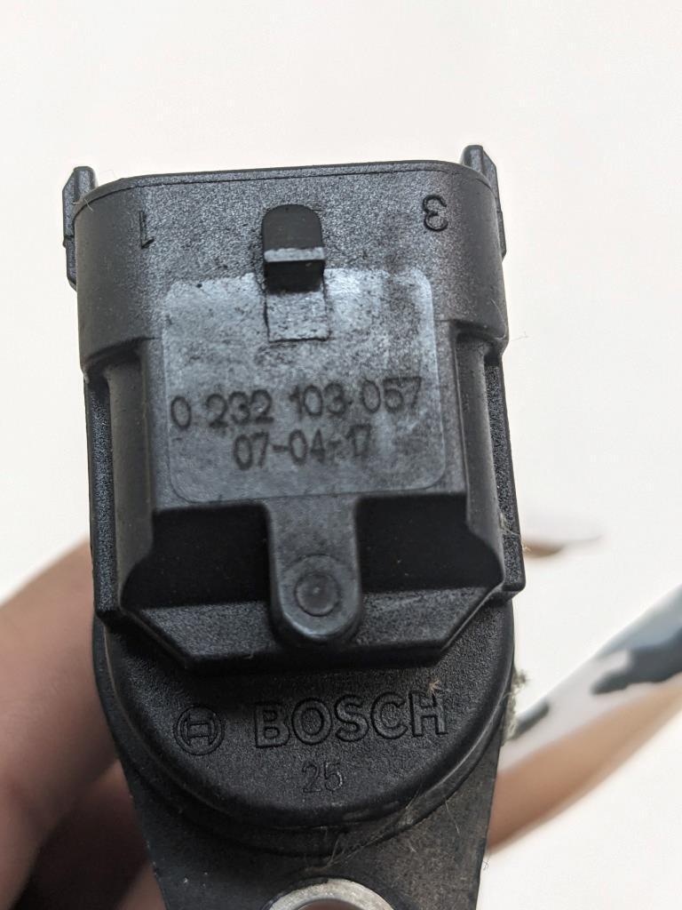 PORSCHE 911/996 PULSE CAMSHAFT CAM POSITION SENSOR 232103057 USED 996BGL2T2