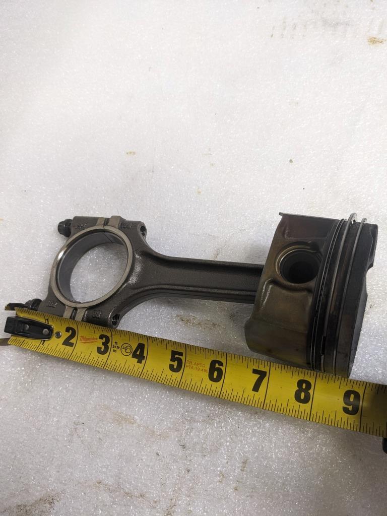 PORSCHE 996/911 CONNECTING PISTON RODS 9961031028R #2 USED 996BGL2T2