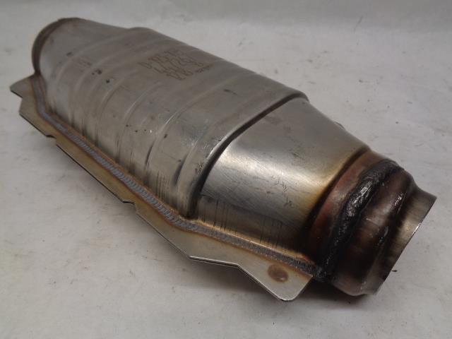 MAGNAFLOW CATALYTIC CONVERTER DIRECT FIT CHEVY EXPRESS GMC 447267 D-193-103 R19