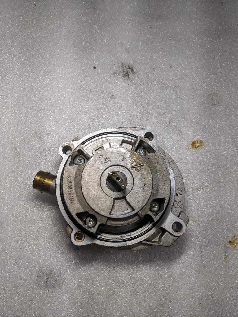 PORSCHE BOXSTER/CAYMAN ENGINE TANDEM VANE TYPE PUMP 99710702202 USED 996B.G.L.