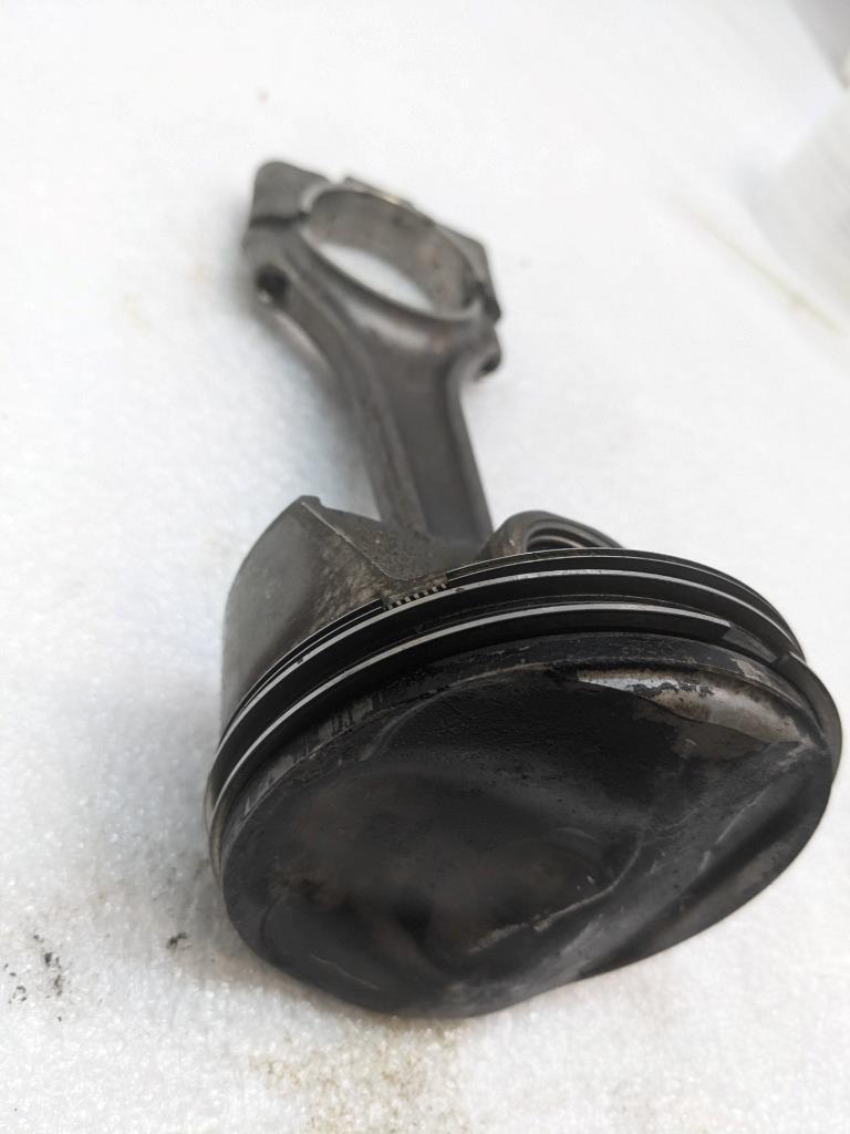 PORSCHE CAYENNE PISTON CONNECTING ROD #3 (CRACKED) 9461191R USED R24