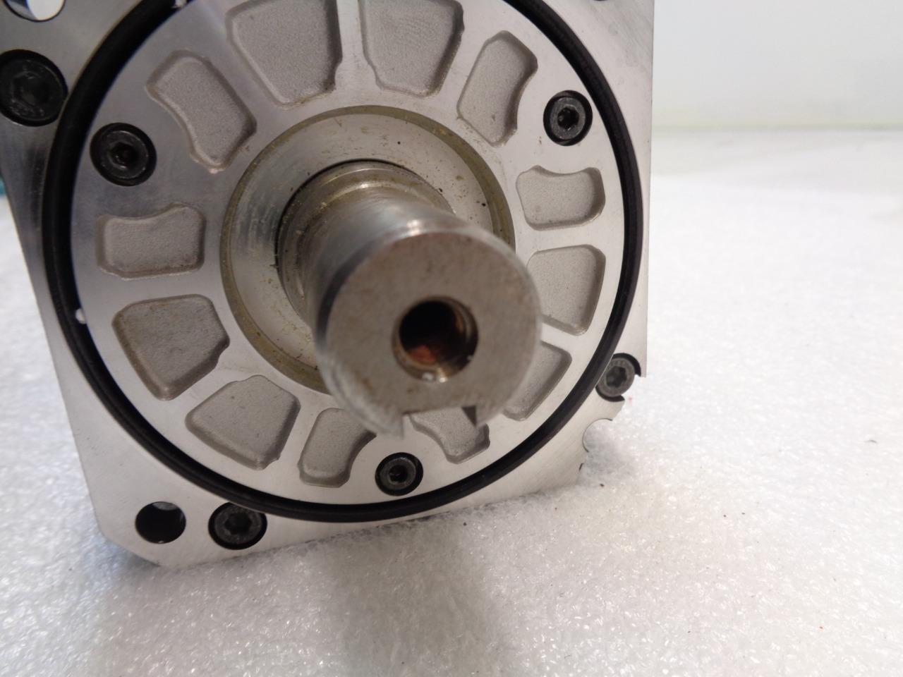 NEW YASKAWA AC SERVO MOTOR 3000RPM SGMSH-20ACA61 2.0KW SR