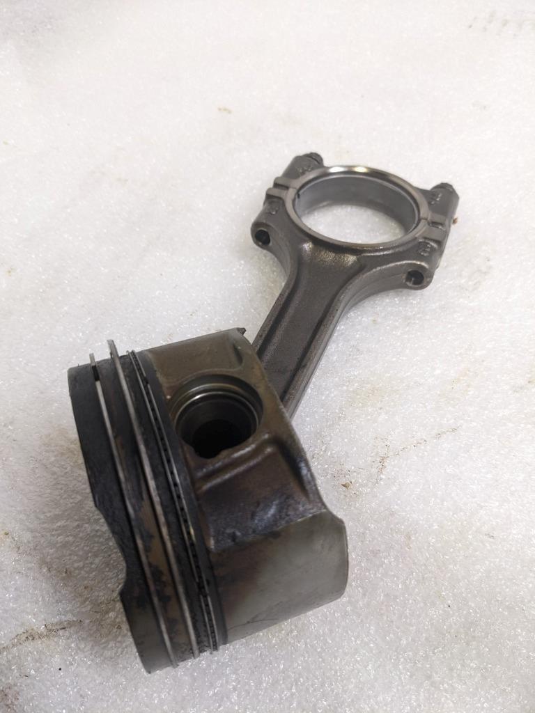 PORSCHE 996/911 CONNECTING PISTON RODS 9961031028R #3 USED 996BGL2T2