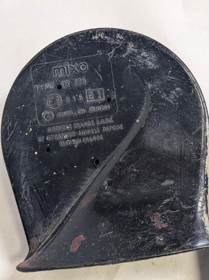 PORSCHE 84-91 944 LOW PITCH TONE ELECTRIC HORN SIREN MIXO TR129 PAIR USED R21