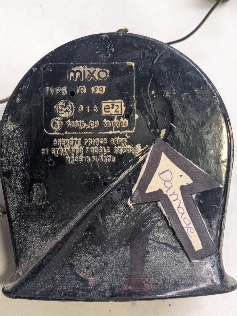 PORSCHE 84-91 944 LOW PITCH TONE ELECTRIC HORN SIREN MIXO TR129 PAIR USED R21