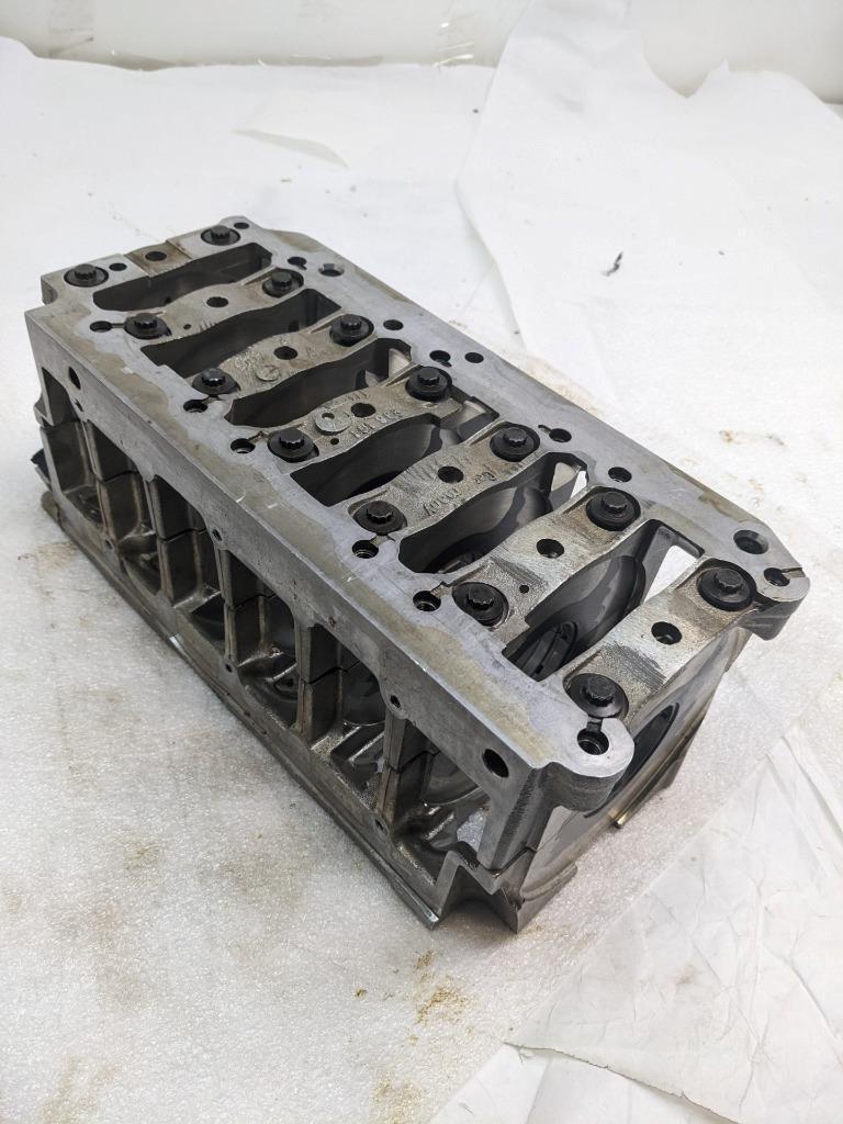 PORSCHE 986/987 BOXSTER CRANKSHAFT CASE ASSEMBLY 9961011128R USED 996BGL2