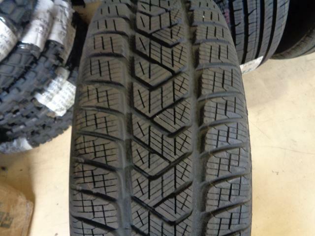 1 NEW PIRELLI SCORPION WINTER  225 65 17 102T TIRE 2272700 Q1