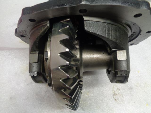 FORD 9 INCH DIFFERENTIAL 3.70 RATIO WITH CURRIE 94026 AND STRANGE U1603 YOKE R10