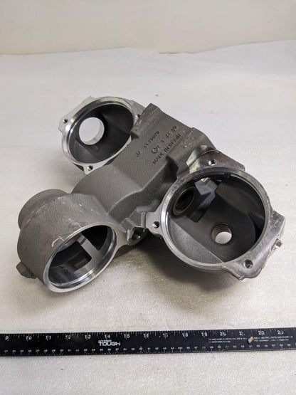 JOHN DEERE CE20020 ROW UNIT GEAR CASE HOUSING NEW I2