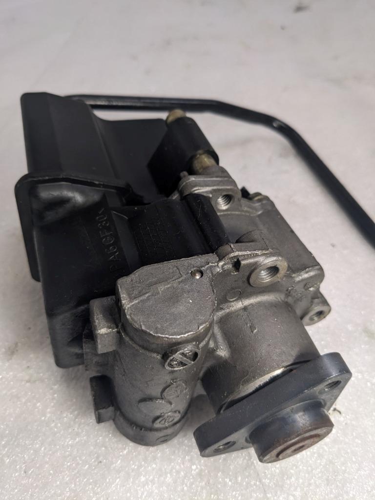 PORSCHE BOXSTER 986 POWER STEERING PUMP W RESERVIOR 99631422002 USED 996BGL