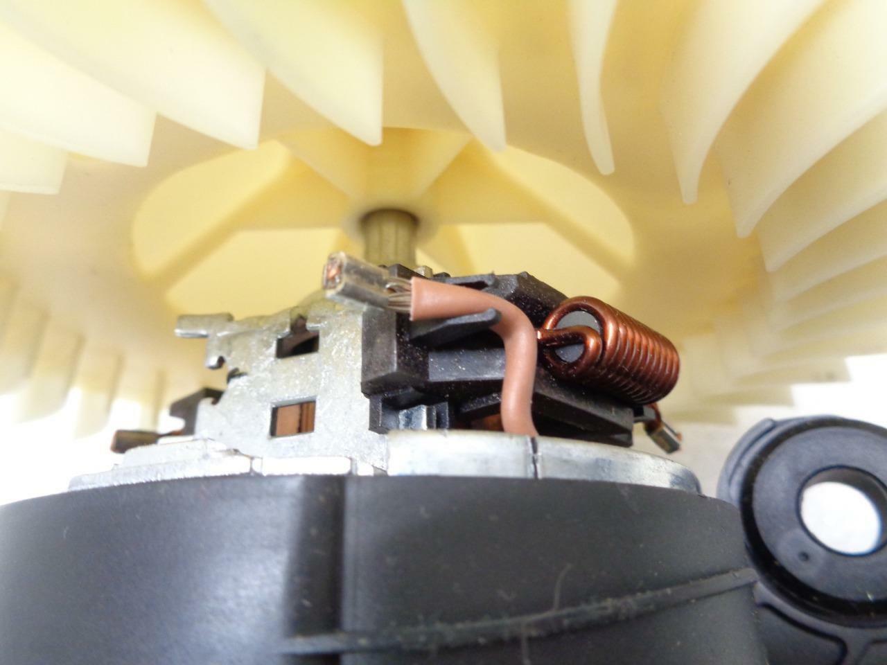 NEW GENUINE ACM  64 11 8 385 558 FRONT AC BLOWER MOTOR 2000-06 BMW (VARIOUS) R2