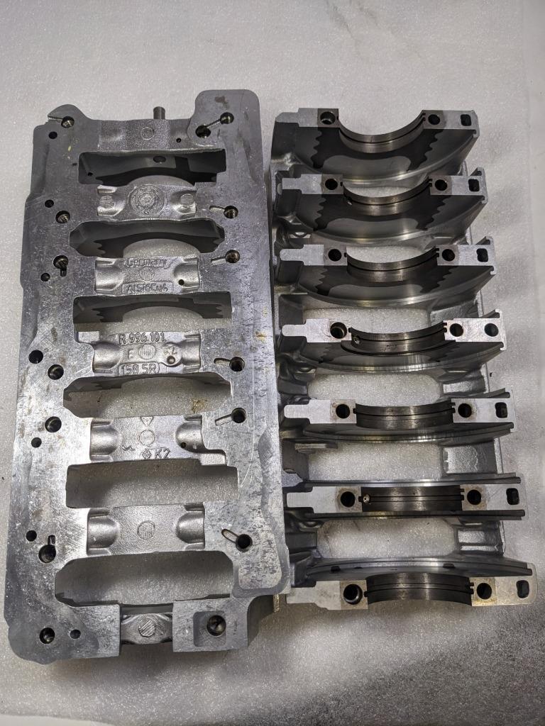 PORSCHE 911 996 BOXSTER ENGINE CRANKCASE HOUSING 9961011575R 996B.G.L.