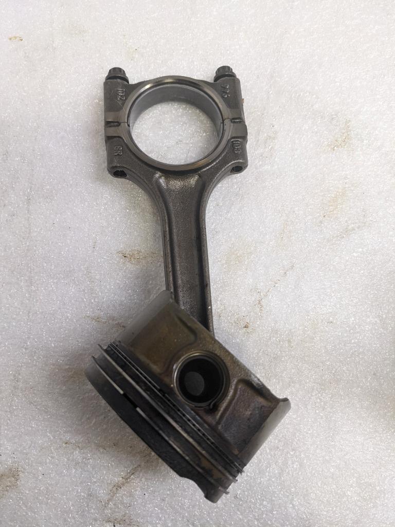 PORSCHE 996/911 CONNECTING PISTON RODS 9961031028R #3 USED 996BGL2T2
