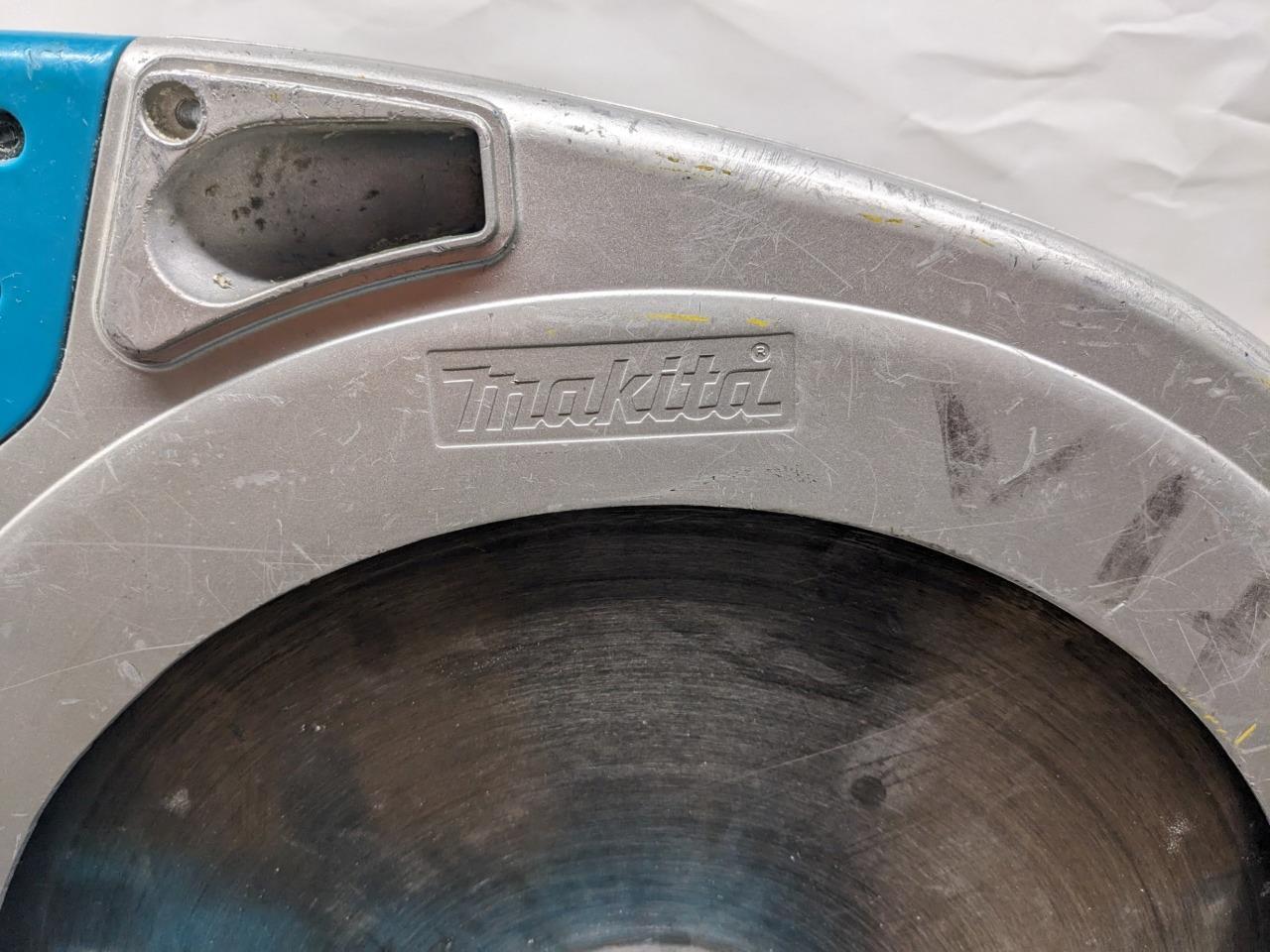 Makita 5402NA Corded 16-5/16" Beam Circular Woodcutting Saw 2011 used B1B2