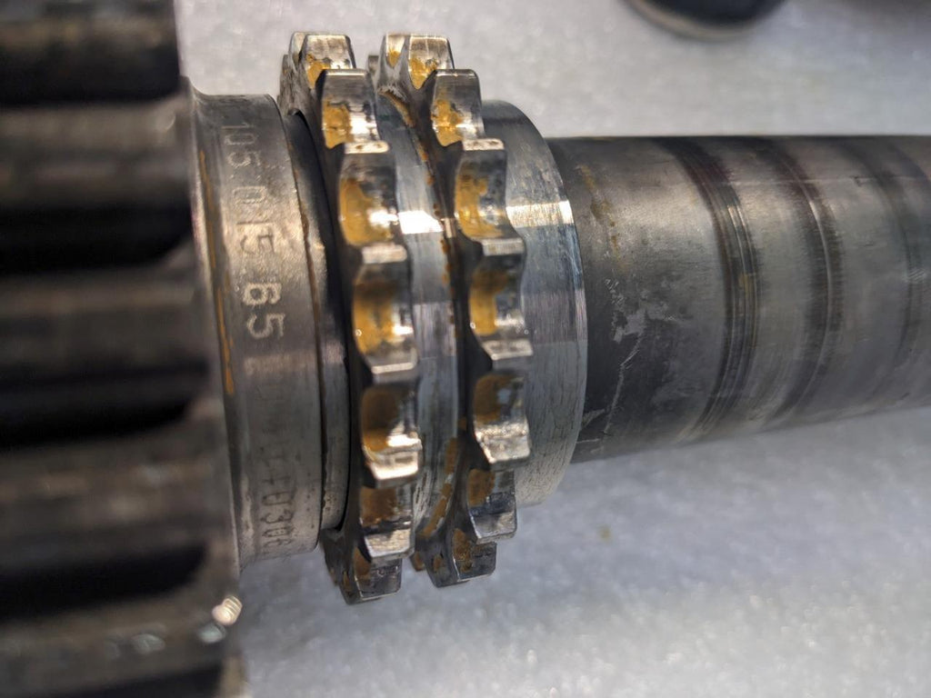 PORSCHE 911 996 INTERMEDIATE CAMSHAFT 99610501565 GENUINE USED 996GL2T1